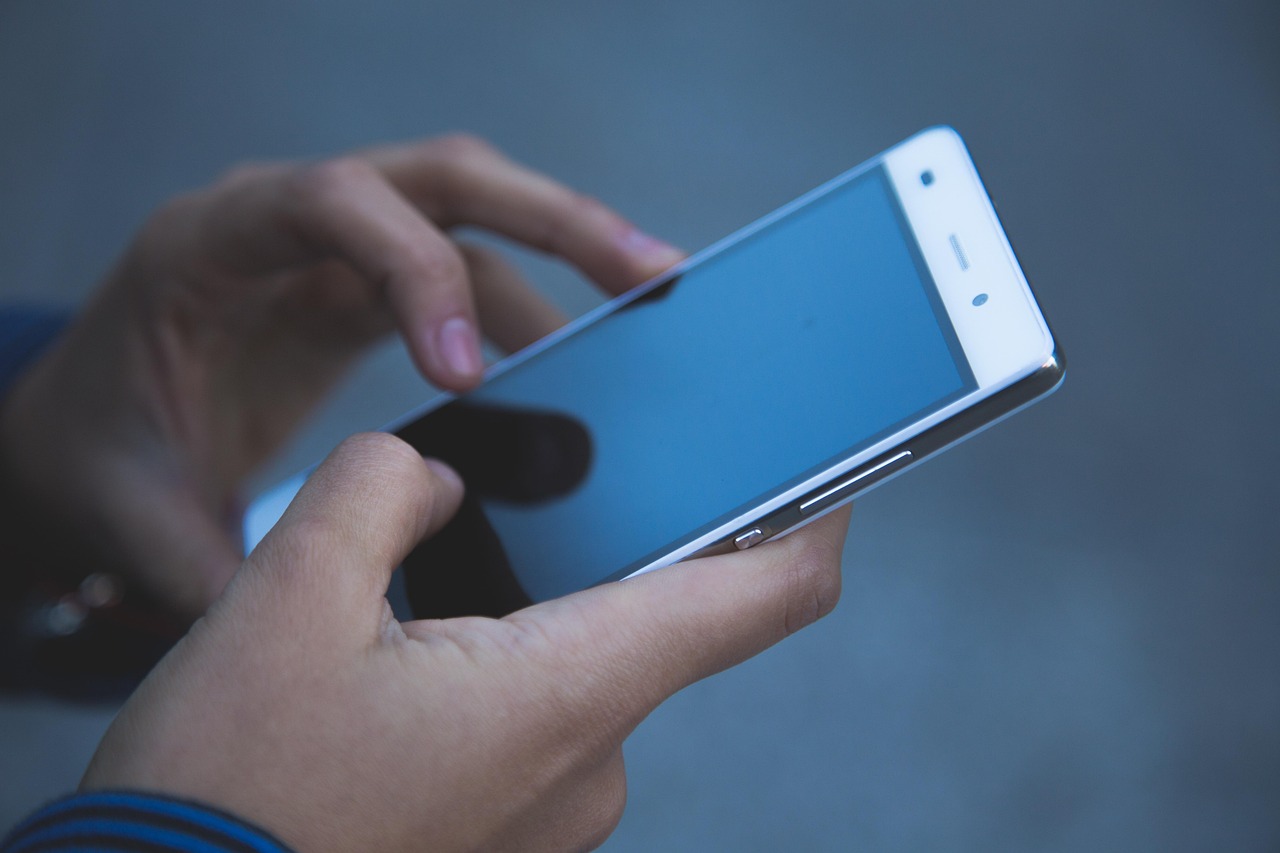Nokia смартфон в руках